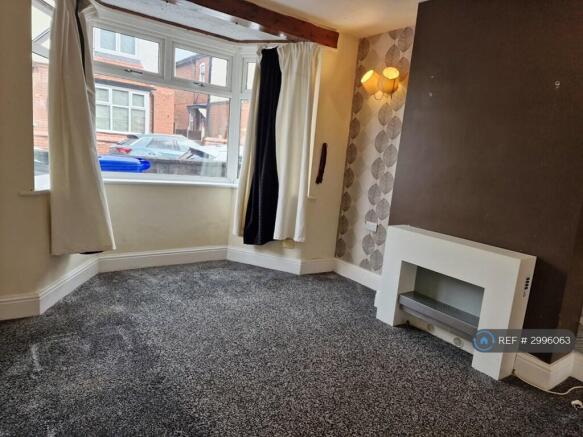 Living / Bedroom 4
