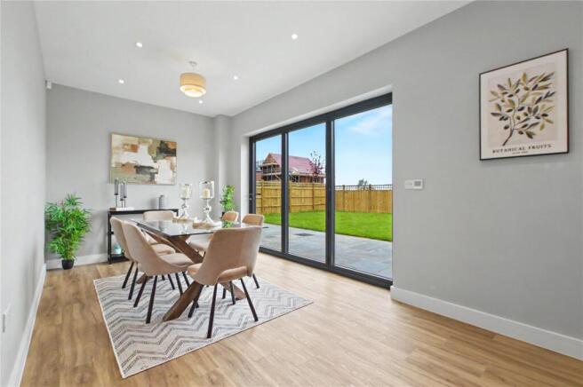 5 bed House for sale Image 7