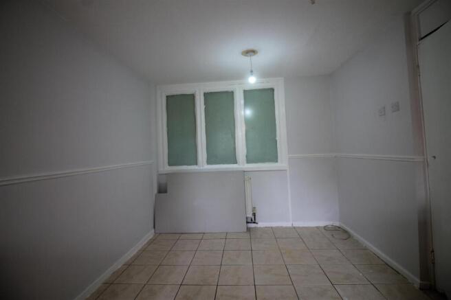 3 bed House to rent Image 5