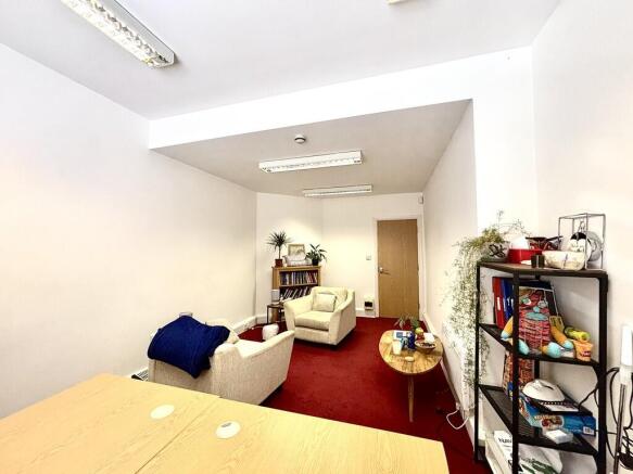 9BB7ECFF-79C7-4B6...