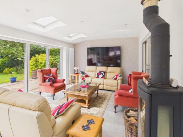 5 bed Detached for sale Image 5