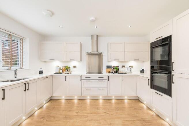 4 bed Detached for sale Image 6
