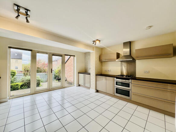 4 bed Town House for sale Image 6