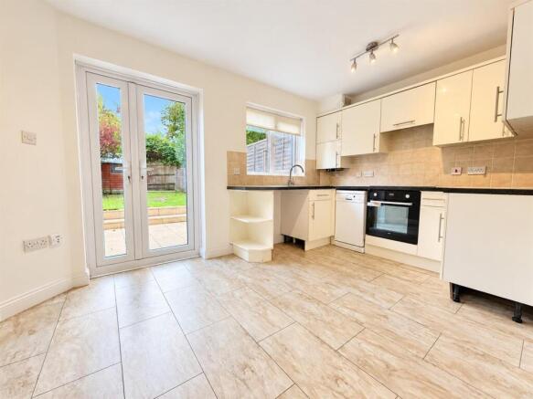 Quob Farm Close, West End, Southampton photo 4