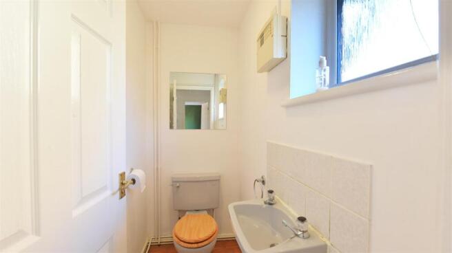 5 bed Detached for sale Image 8