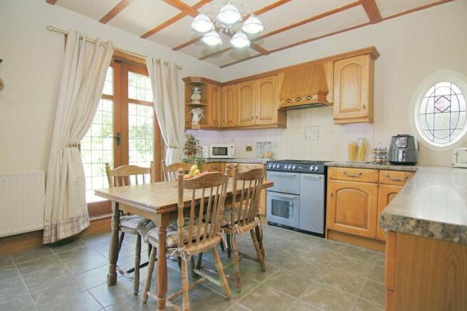 4 bed Detached for sale Image 8