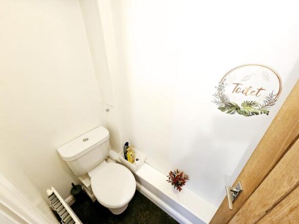 4 bed Semi-Detached for sale Image 6