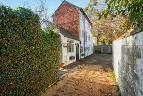 The Granary, Old Reigate Road, Betchworth RH3 7DR