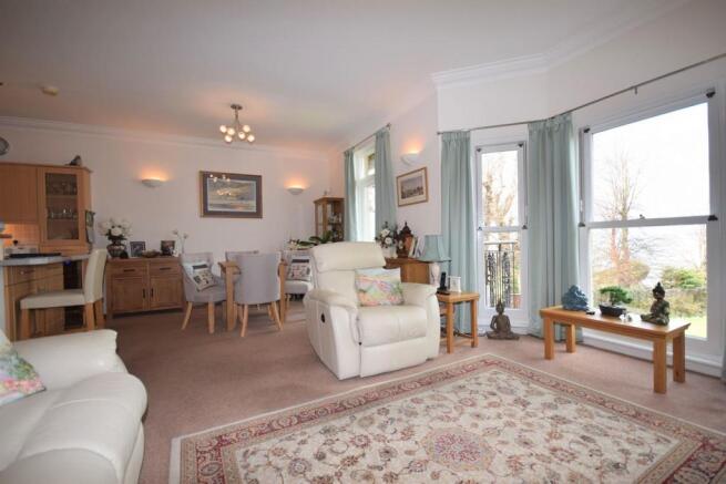 SITTING  ROOM.jpg