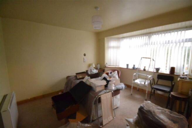 FRONT LOUNGE