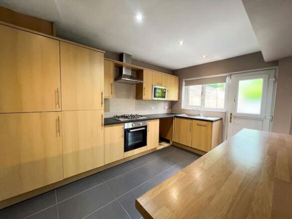 2 bed Semi-Detached Bungalow for sale Image 5