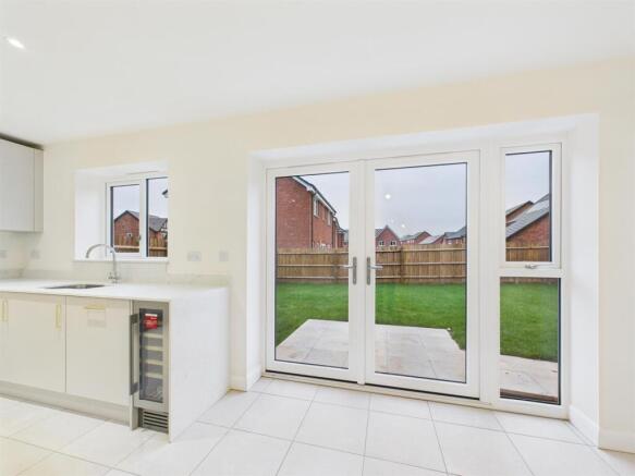 Off Hillside Road, Tatenhill, Burton on Trent photo 4