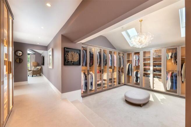 5 bed Detached to rent Image 12