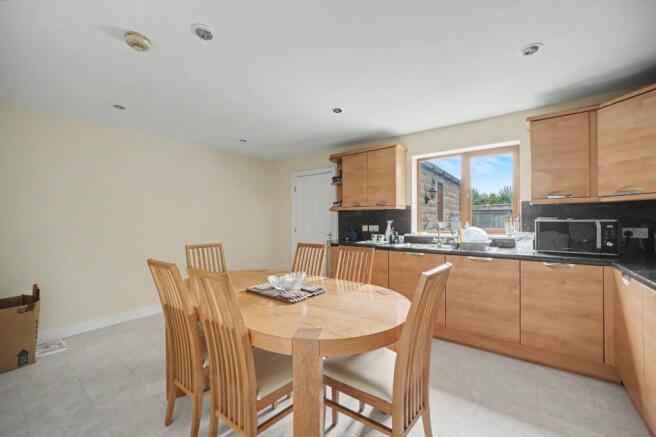3 bed Semi-Detached for sale Image 4