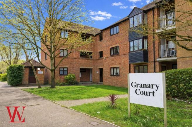 2-bed flat on Haslers Lane, Granary Court Haslers Lane, CM6, £180,000