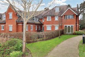 Flat 3, 58 Maybury Place, Sandy Lane, Maybury, Woking GU22 8BW