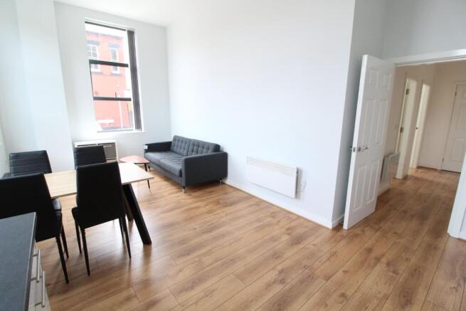 2 bed Apartment to rent Image 4