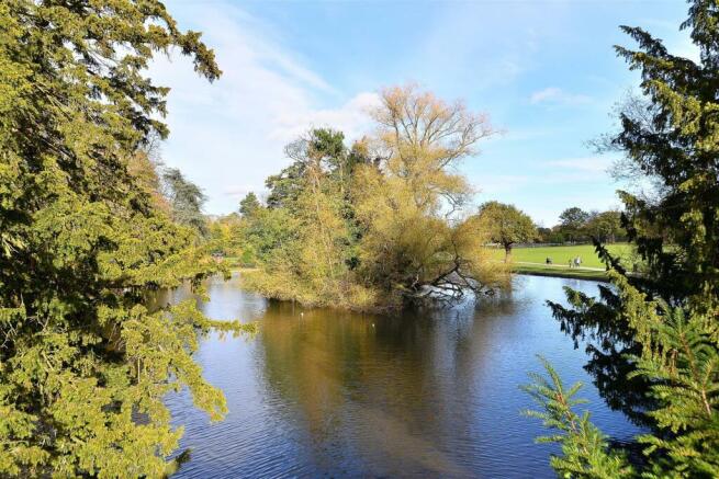 Cannon Hill Park nearby
