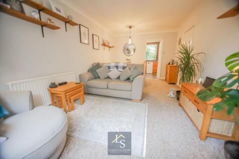 Warren Close, Bramhall, SK7