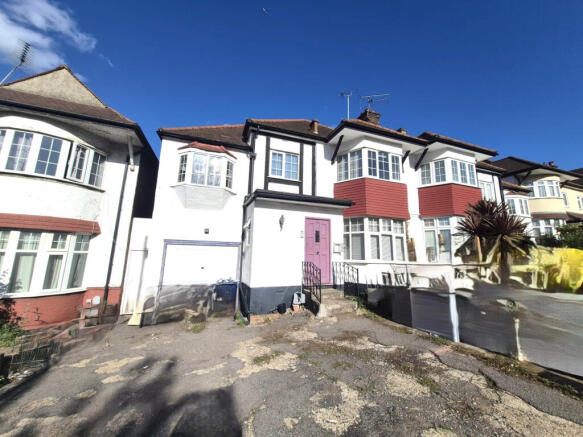 5 bed semi-detached house to rent Greyhound Hill,