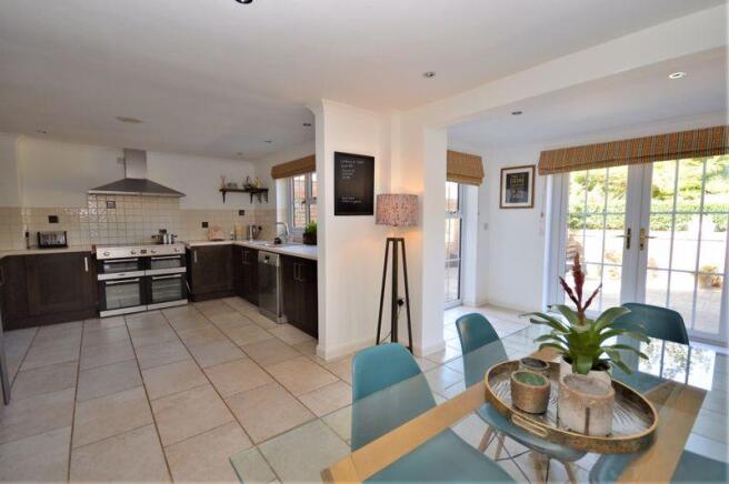 KITCHEN / DINING SPACE