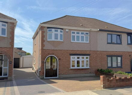 Moray Way, Rise Park, Romford, RM1 4YD