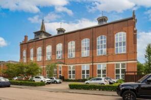 Flat 32, West Hall, Beningfield Drive, St. Albans AL2 1FD