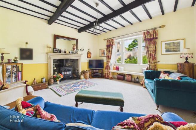 5 bed Town House for sale Image 5