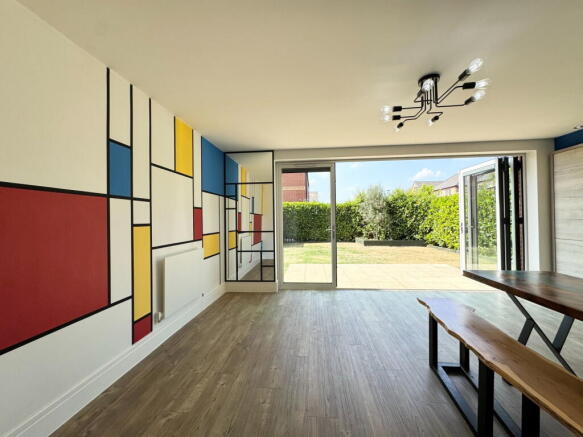 4 bed Detached for sale Image 8