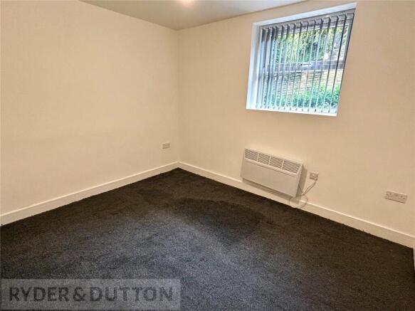 3 bed Apartment to rent Image 11
