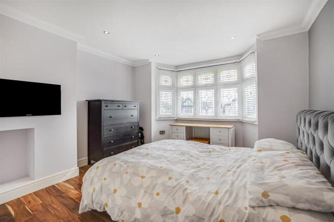Bedroom 1.jpg