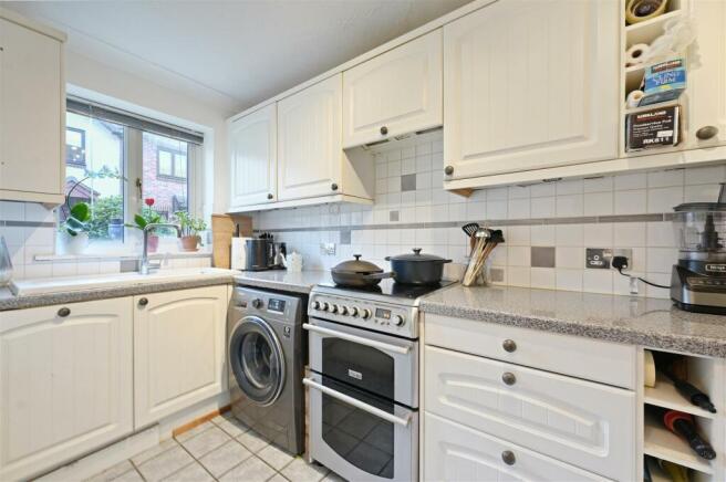WH - 30 Alpine View - Kitchen3.JPG