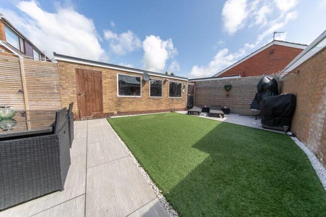 Low maintenance private garden