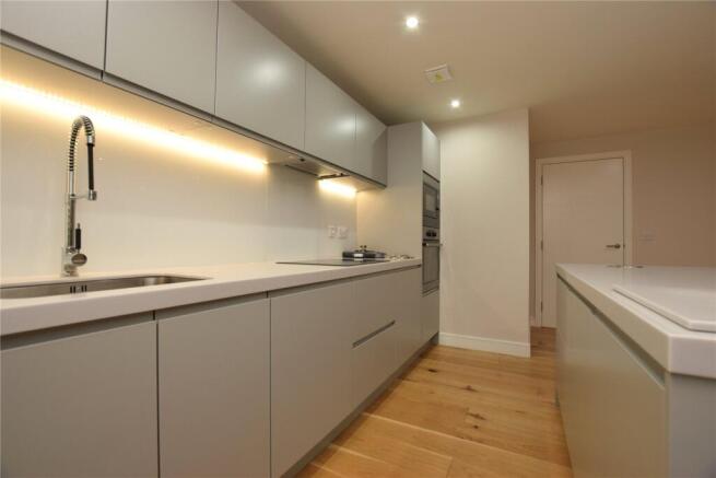 2 bed Apartment to rent Image 4
