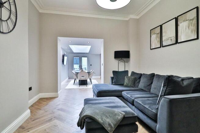 5 bed Terraced for sale Image 5