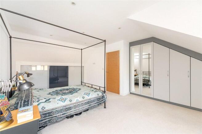 5 bed Detached for sale Image 11