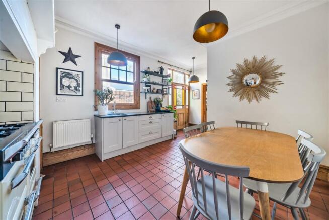 3. KITCHEN.jpg