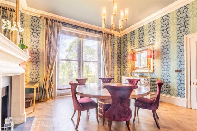 6 bed Detached for sale Image 7