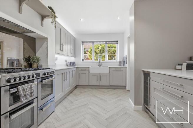 5 bed Detached for sale Image 5
