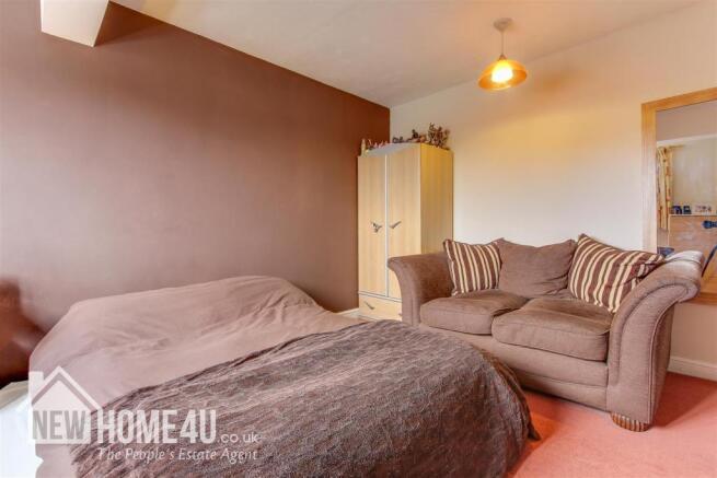 MASTER BEDROOM:
