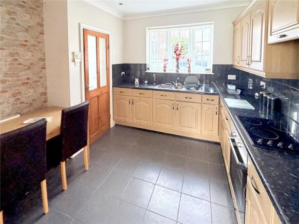 4 bed Semi-Detached for sale Image 8