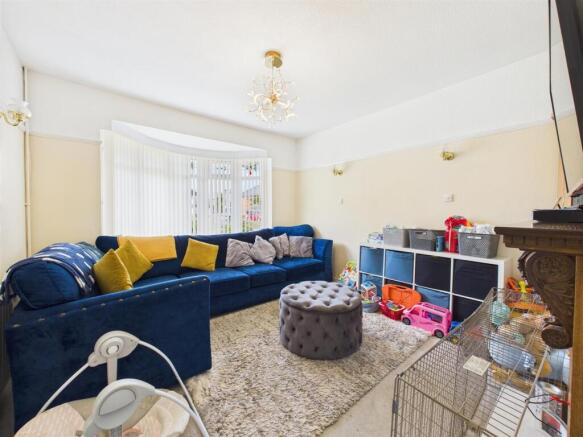 4 bed Detached Bungalow for sale Image 4