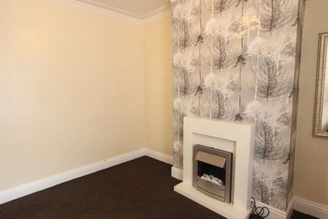 2 bed Terraced to rent Image 4