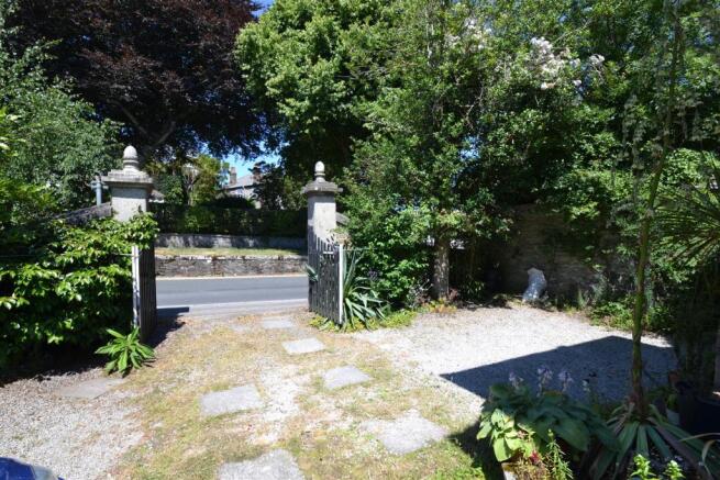 FRONT GARDENS
