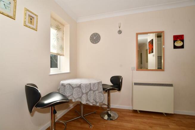 Lounge/Dining Area