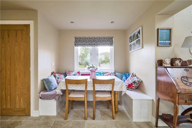 4 bed Detached for sale Image 9