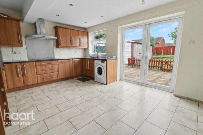 3 bed Semi-Detached for sale Image 10