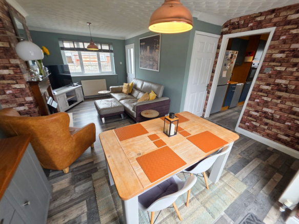 3 bed Semi-Detached for sale Image 6