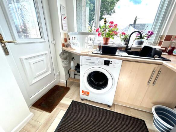 3 bed Semi-Detached for sale Image 9