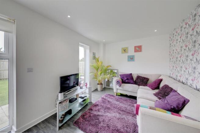 L SHAPED KITCHEN \ DINER \ FAMILY ROOM